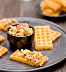 Gofry kukurydziane z salsą z awokado