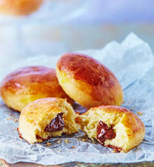 Panecillos de leche al vapor con chocolate