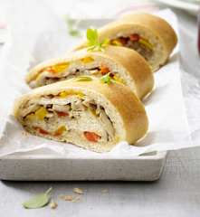 Pizzarolle mit Chili, Pilzen und Paprika