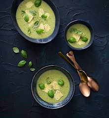 Zucchini, Brie and basil soup