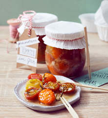Geschmolzene Tomaten im Glas