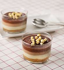 Tarta a los tres chocolates en vaso para dos