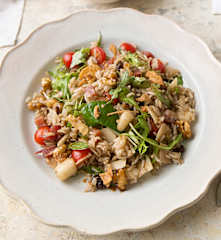 Ensalada de arroz integral con vinagreta de frutos secos