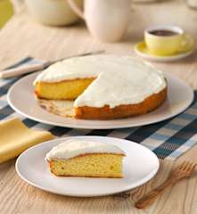 Bizcocho esponjoso con cobertura de queso