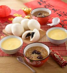 銀耳露、雞蛋燉奶&花生芝麻包