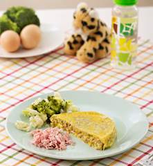 Tortilla de champiñones al vapor con verduritas y jamón de York