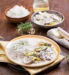 Polędwiczka wieprzowa w sosie porowym z ryżem basmati