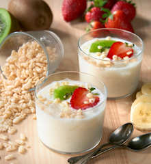 Granita di yogurt con frutta fresca