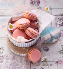 Macarons mit weißer Himbeer-Ganache