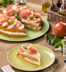 Pan di Spagna salato pomodori, crudo e mozzarella