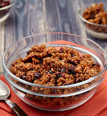 Zapečené čokoládové musli s brusinkami