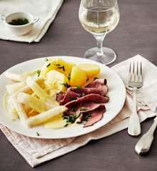 Schwarzwurzeln mit Curry-Hollandaise