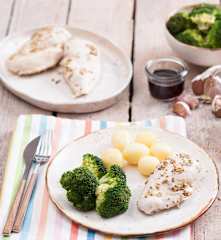 Kurczak w musztardzie i syropie klonowym z brokułami na parze