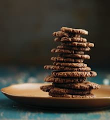 Bolachas de chocolate e amendoim