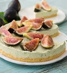 Tarta de queso a las hierbas con brevas