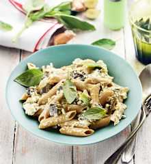 Pâtes à l'aubergine, ricotta et basilic