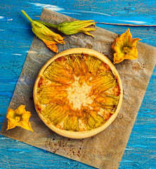 Crostata con fiori di zucca