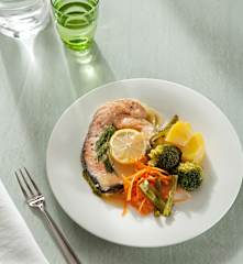 Salmón al vapor con verduras