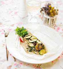 Filetes de peixe com curgete e cogumelos