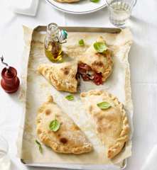 Calzone se šunkou a rajčaty