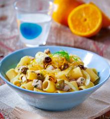 Mezze maniche con tonno rosso e finocchi al profumo di arancia