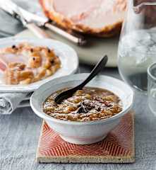 Spicy peach and mango chutney