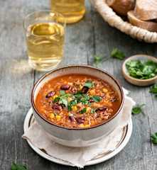 Zupa z czerwoną fasolą i mięsem mielonym