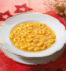 Cappelletti ripieni in brodo di cappone