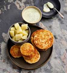 Schnitzel de aipo com molho de iogurte