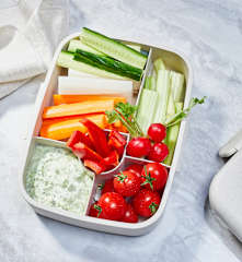 Gemüsesticks mit Feta-Minz-Dip