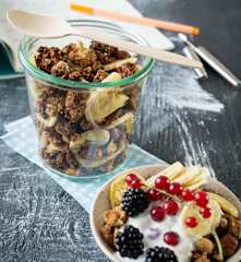 Croccante di frutta secca e banane