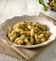 Fusilli ai carciofi e piselli