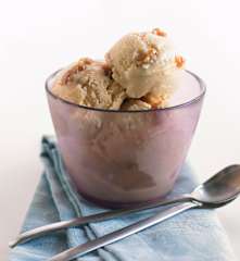 Gelado de caramelo com crocante