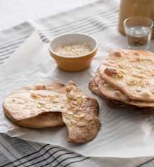 Coca de vidre con almendra