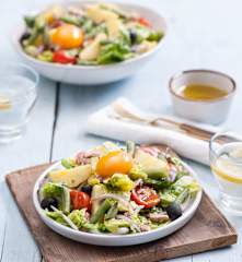 Sałatka à la nicejska z konfitowanymi żółtkami