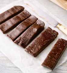 Barritas de chocolate con naranja y frutos secos