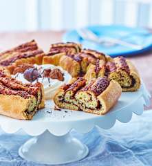 Nido de chocolate con huevos de Pascua