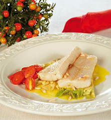 Baccalà all'olio con scarola e olive