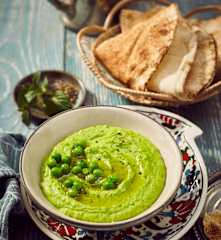 Grüne Erbsen-Hummus