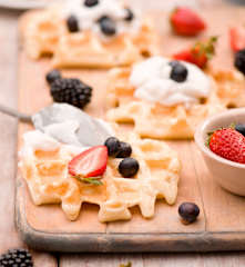 Gofry wegańskie z kokosową śmietanką