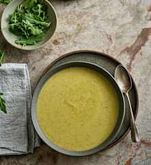 Sopa de brócolos e rúcula