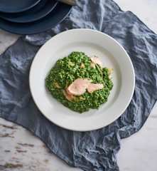 Risoto verde com salmão