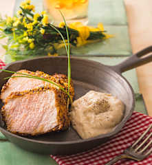 Lomo de cerdo en costra de cacahuate