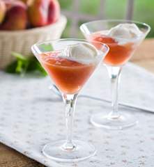 Copa de paraguayas y helado de yogur