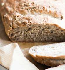 Pão de manteiga e nozes sem glúten