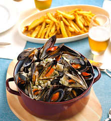 Mejillones con patatas fritas (Moules frites)