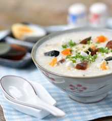 Bubur Ayam dengan Telur Pitan (Chicken Porridge with Century Egg)