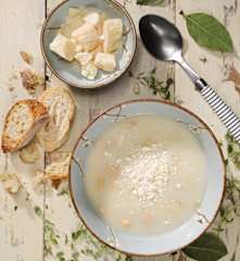 Polévka z bílých fazolí