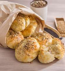 Panecillos tiernos con queso cremoso