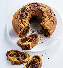 Bolo mármore de abóbora e chocolate